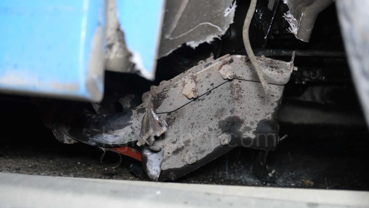 Bariyerlere Carparak 100 Metre Suruklenen Tir Refuje Dustu 1 Yarali6