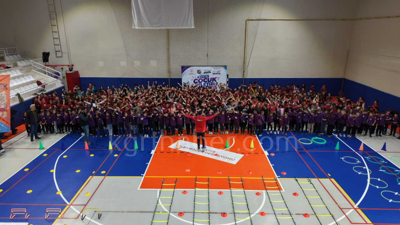 Bin 500 Ogrenci Dunya Cocuk Atletizm Gununde Hem Eglendi Hem Spor Yapti1 (1)