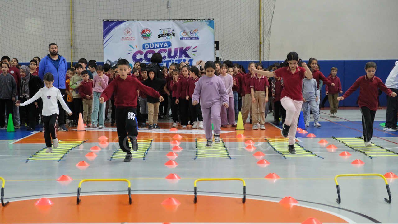 Bin 500 Ogrenci Dunya Cocuk Atletizm Gununde Hem Eglendi Hem Spor Yapti4