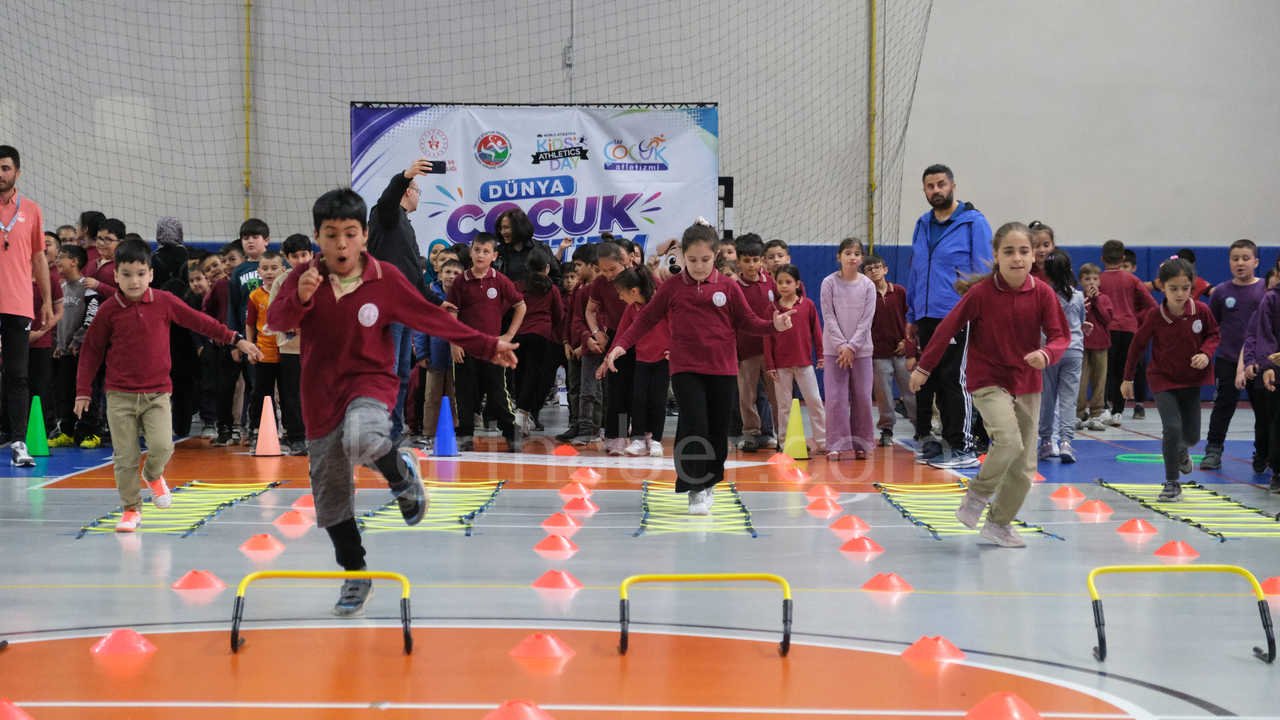 Bin 500 Ogrenci Dunya Cocuk Atletizm Gununde Hem Eglendi Hem Spor Yapti5