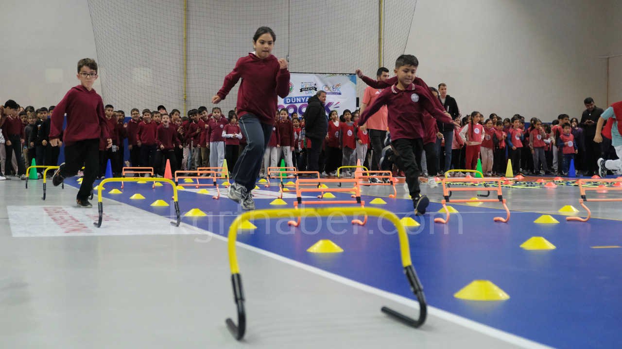 Bin 500 Ogrenci Dunya Cocuk Atletizm Gununde Hem Eglendi Hem Spor Yapti7