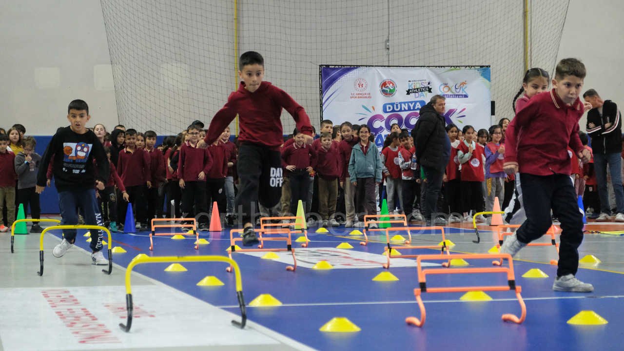 Bin 500 Ogrenci Dunya Cocuk Atletizm Gununde Hem Eglendi Hem Spor Yapti8