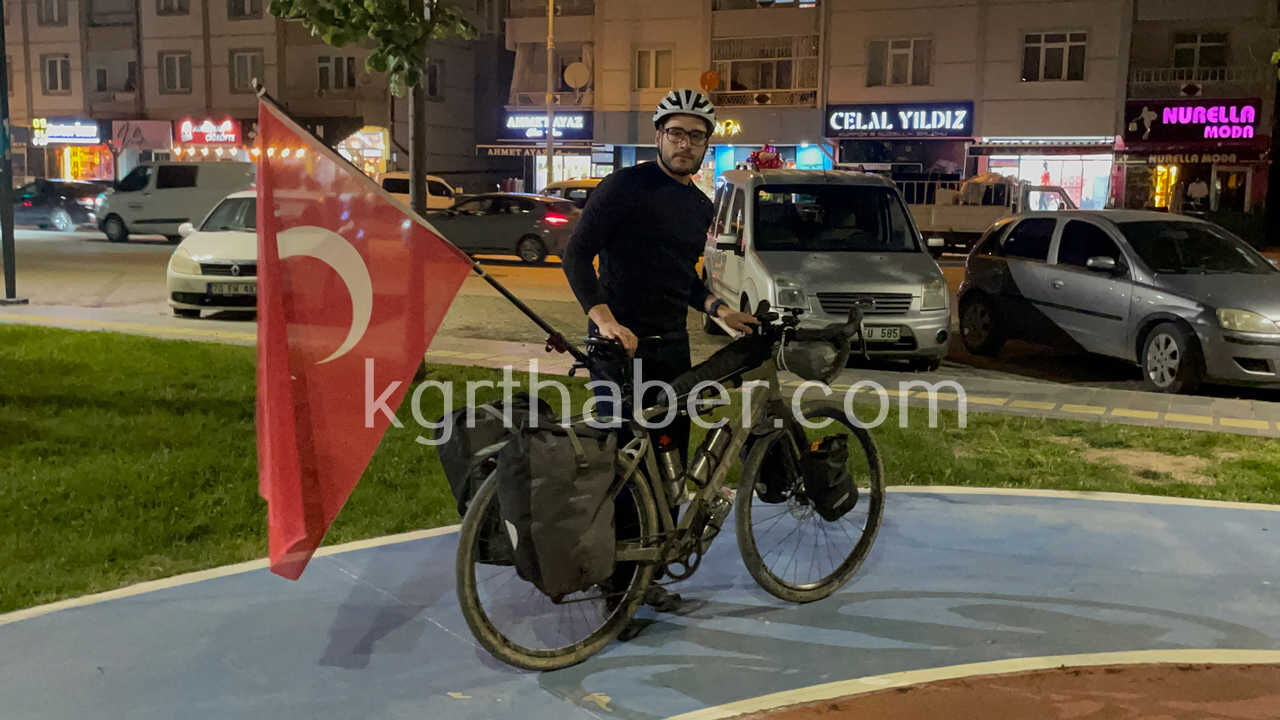 Fransiz Turist Turk Bayrakli Bisikletiyle Turkiyeyi Geziyor3