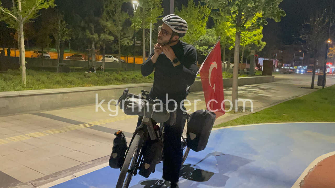 Fransiz Turist Turk Bayrakli Bisikletiyle Turkiyeyi Geziyor5
