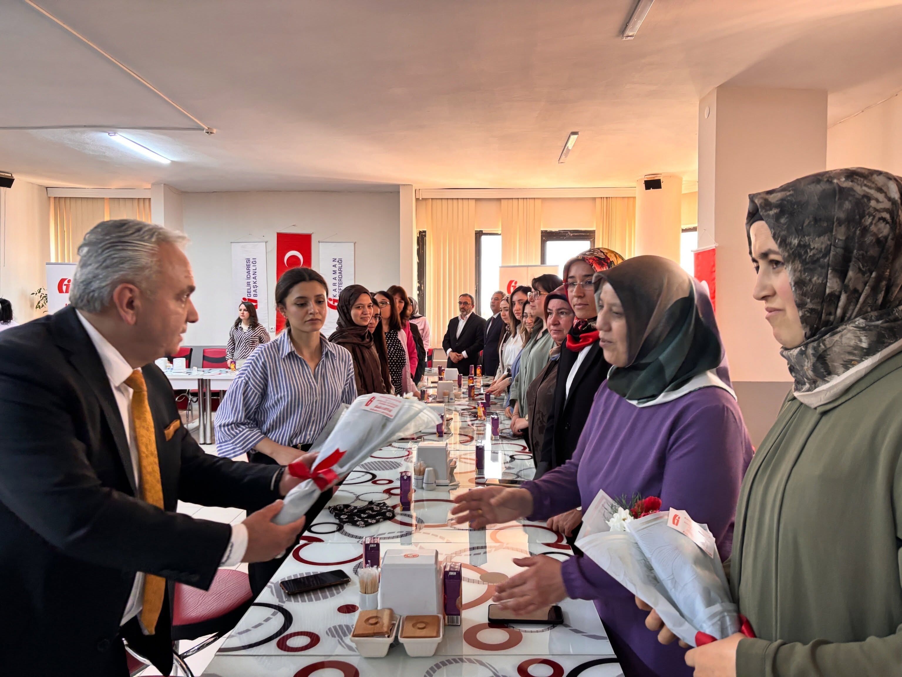 Karaman Defterdarliginda Kadinlar Ve Anneler Gunu Unutulmadi (1)