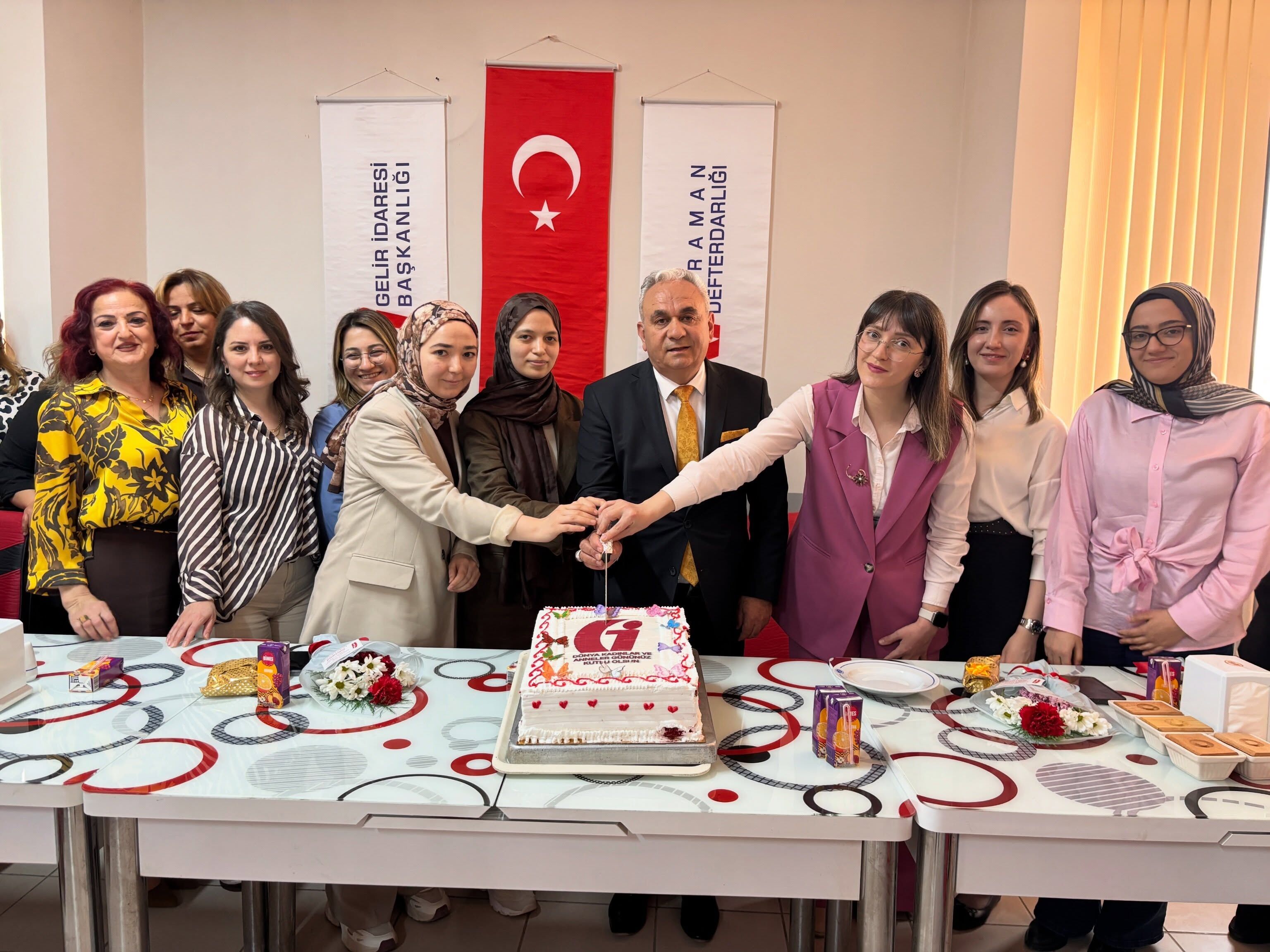 Karaman Defterdarliginda Kadinlar Ve Anneler Gunu Unutulmadi (3)
