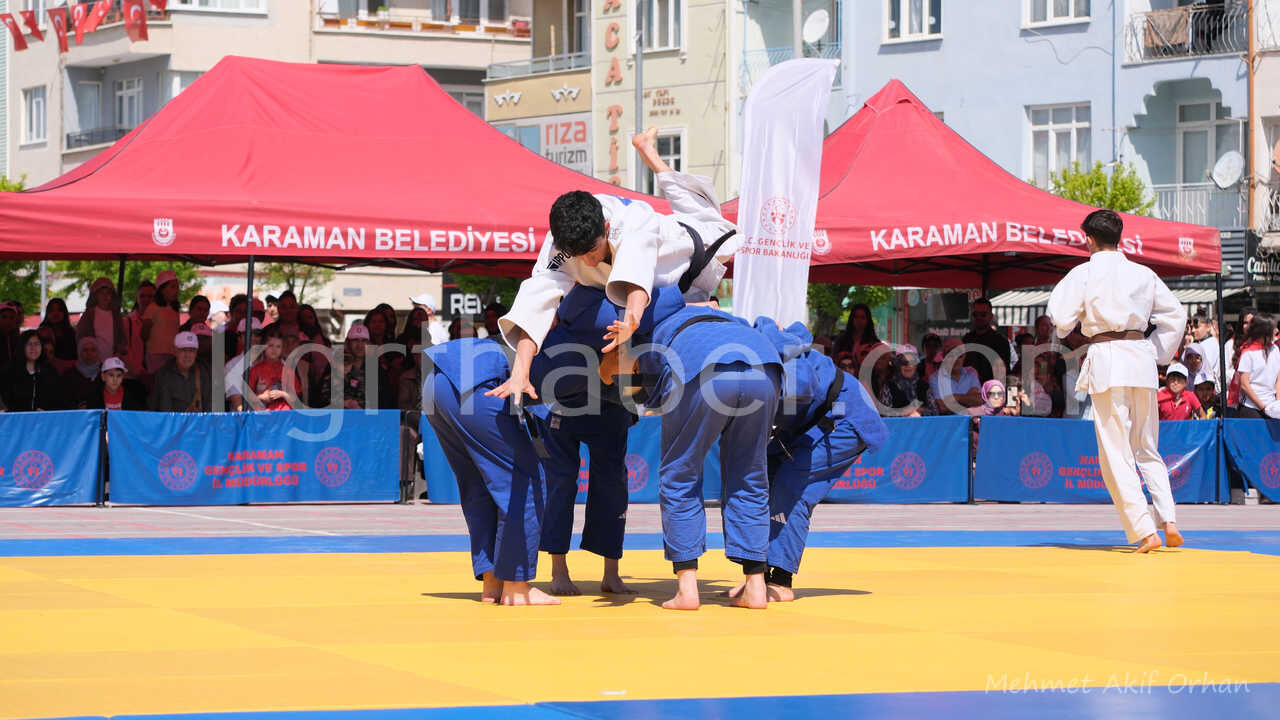 Karamanda 19 Mayis Coskuyla Kutlandi18
