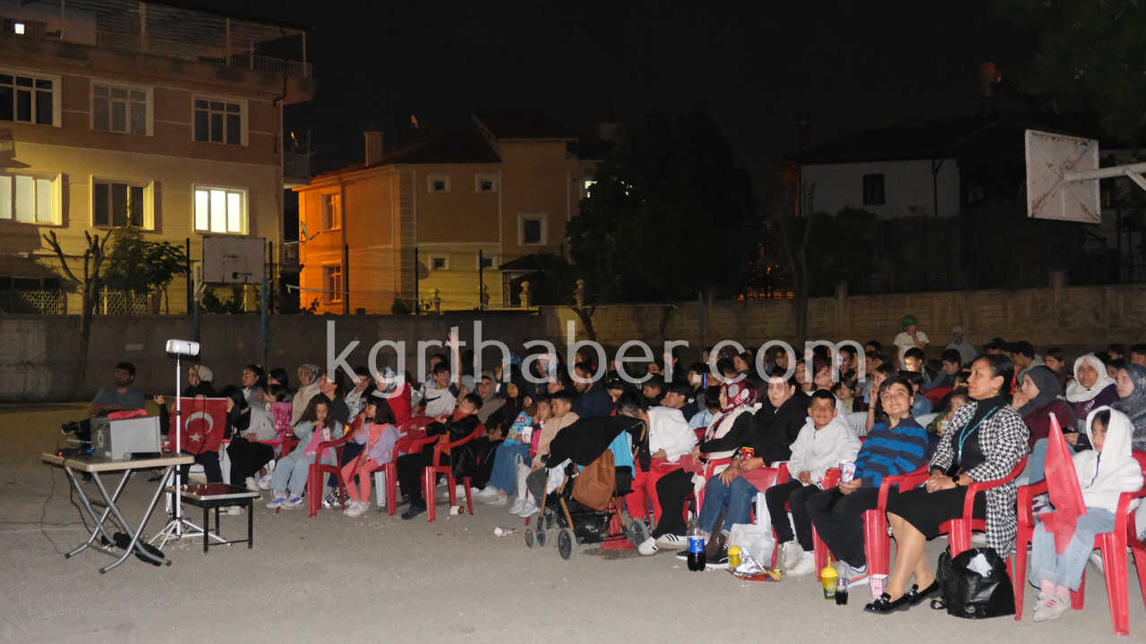 Karamanda Bir Ilk Ogrenciler Acik Hava Sinemasinda Bulustu0