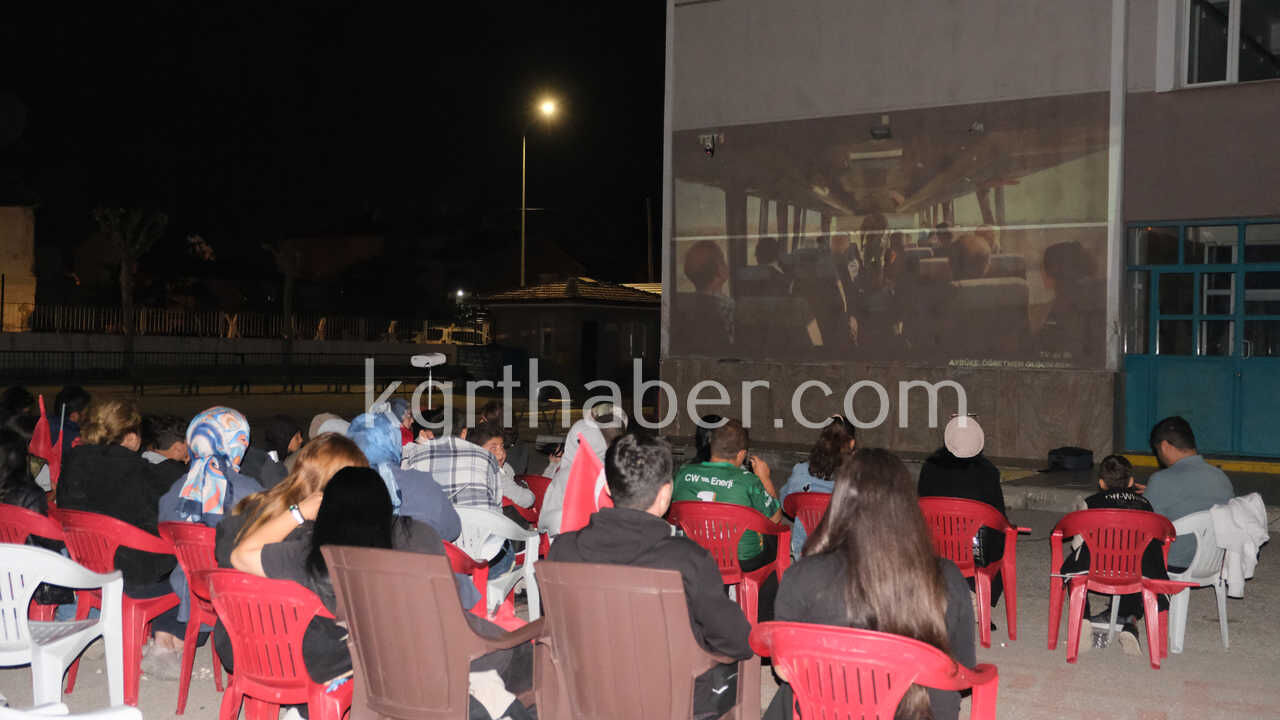 Karamanda Bir Ilk Ogrenciler Acik Hava Sinemasinda Bulustu2