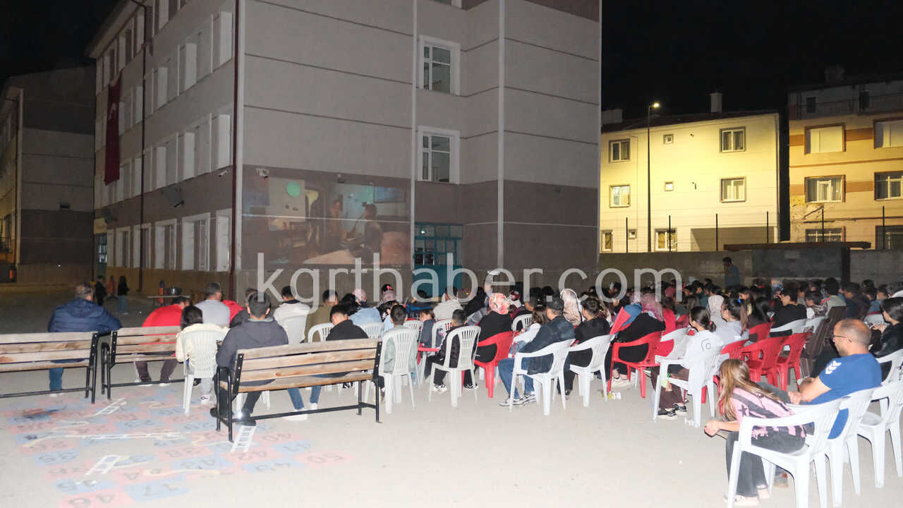 Karamanda Bir Ilk Ogrenciler Acik Hava Sinemasinda Bulustu4