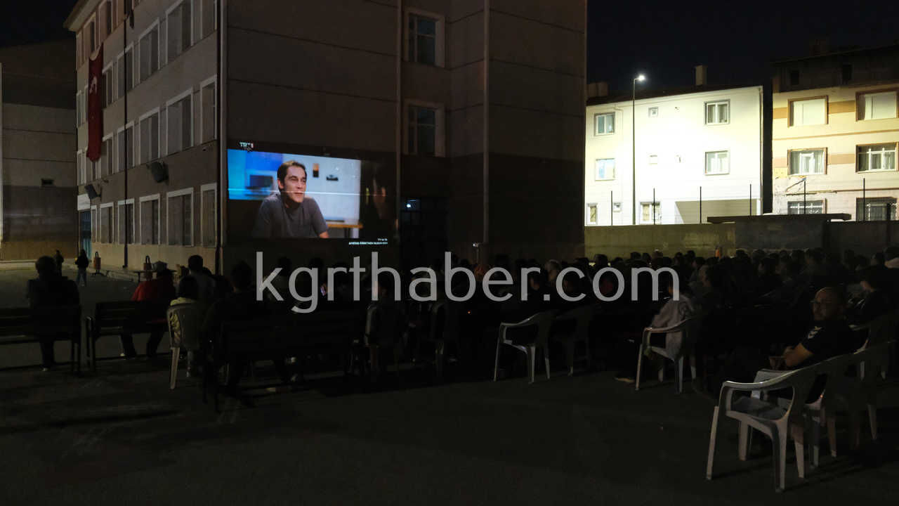 Karamanda Bir Ilk Ogrenciler Acik Hava Sinemasinda Bulustu5
