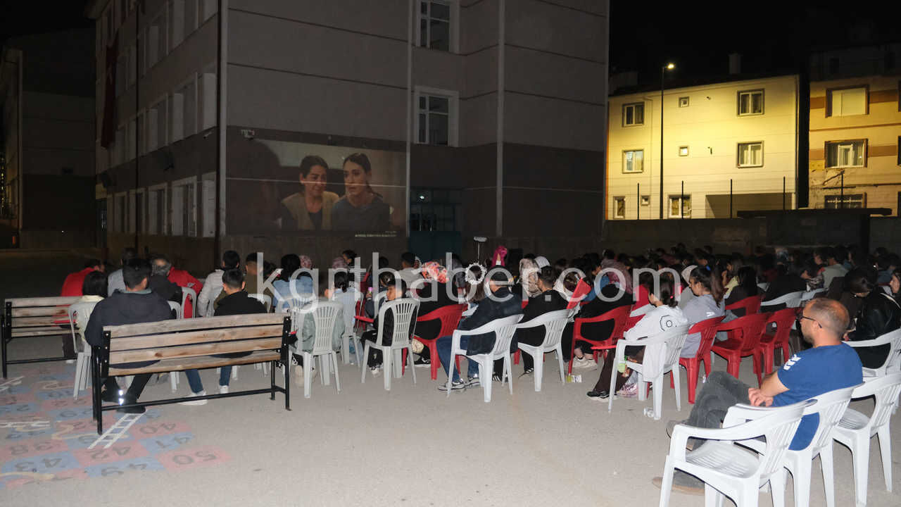 Karamanda Bir Ilk Ogrenciler Acik Hava Sinemasinda Bulustu6