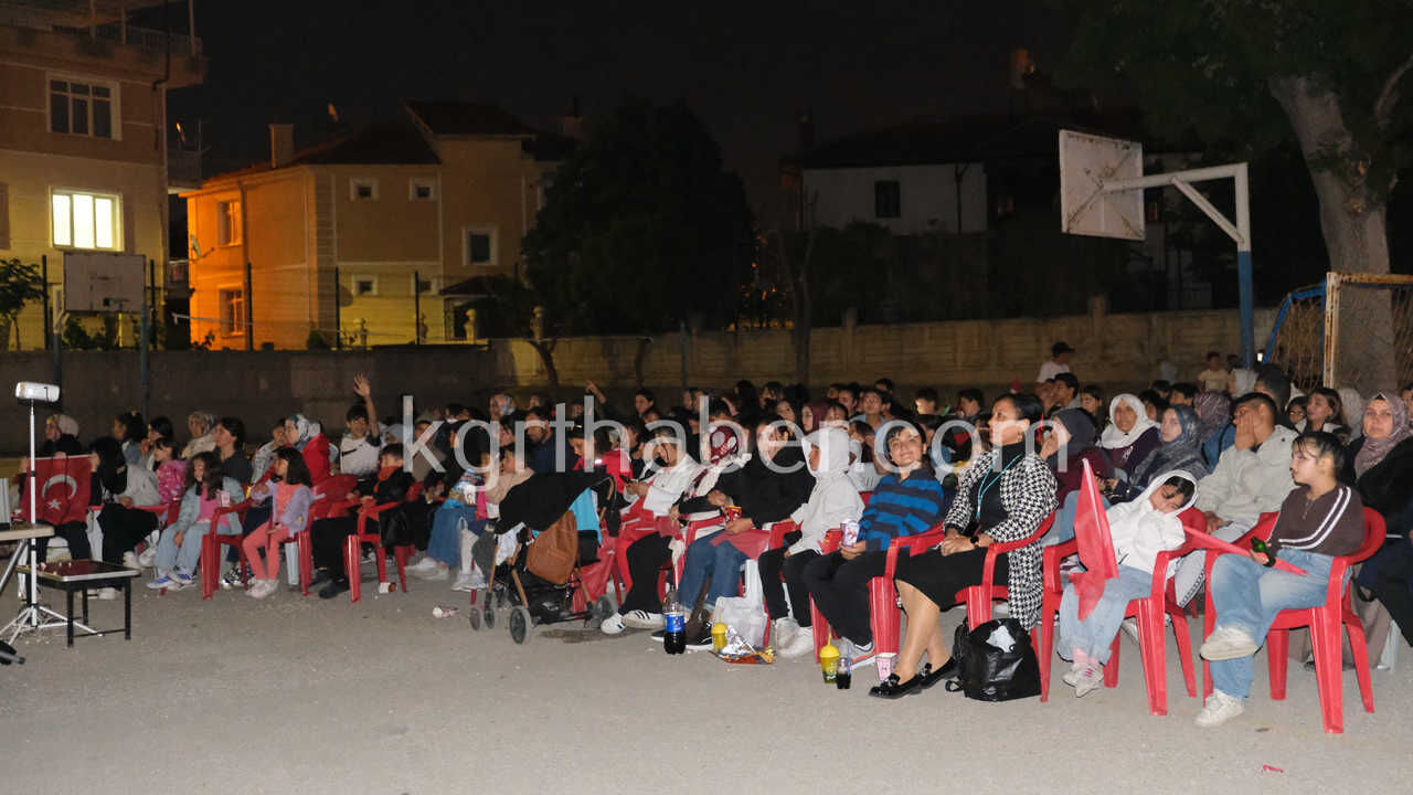 Karamanda Bir Ilk Ogrenciler Acik Hava Sinemasinda Bulustu8