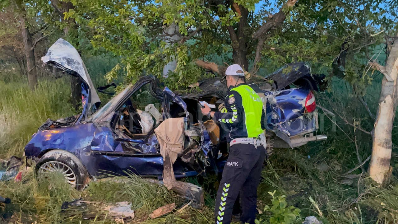 Karamanda Dugun Konvoyunda Feci Kaza 1 Olu 1 Yarali (1)