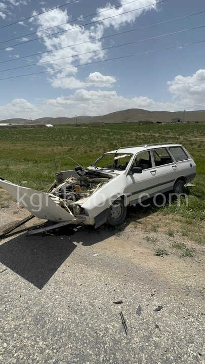 Karamanda Feci Kazada Aracta Sikistilar 4 Yarali0