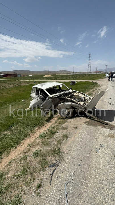 Karamanda Feci Kazada Aracta Sikistilar 4 Yarali1