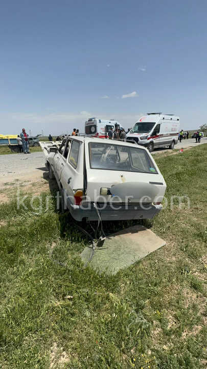 Karamanda Feci Kazada Aracta Sikistilar 4 Yarali2