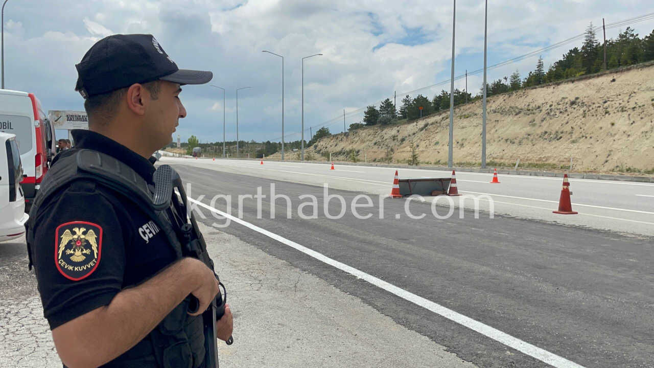 Karamanda Hareketli Dakikalar Durdurulan Aractaki Bin Sise Alkol Incelendi0