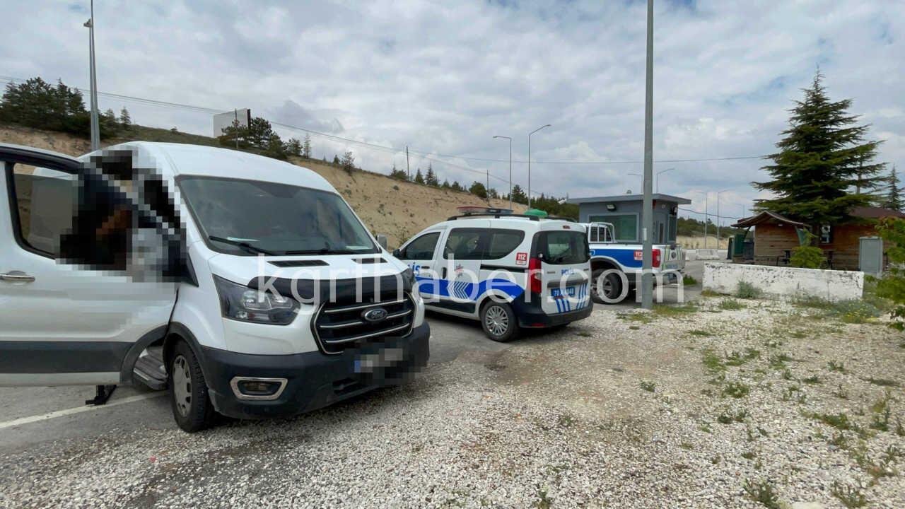 Karamanda Hareketli Dakikalar Durdurulan Aractaki Bin Sise Alkol Incelendi4