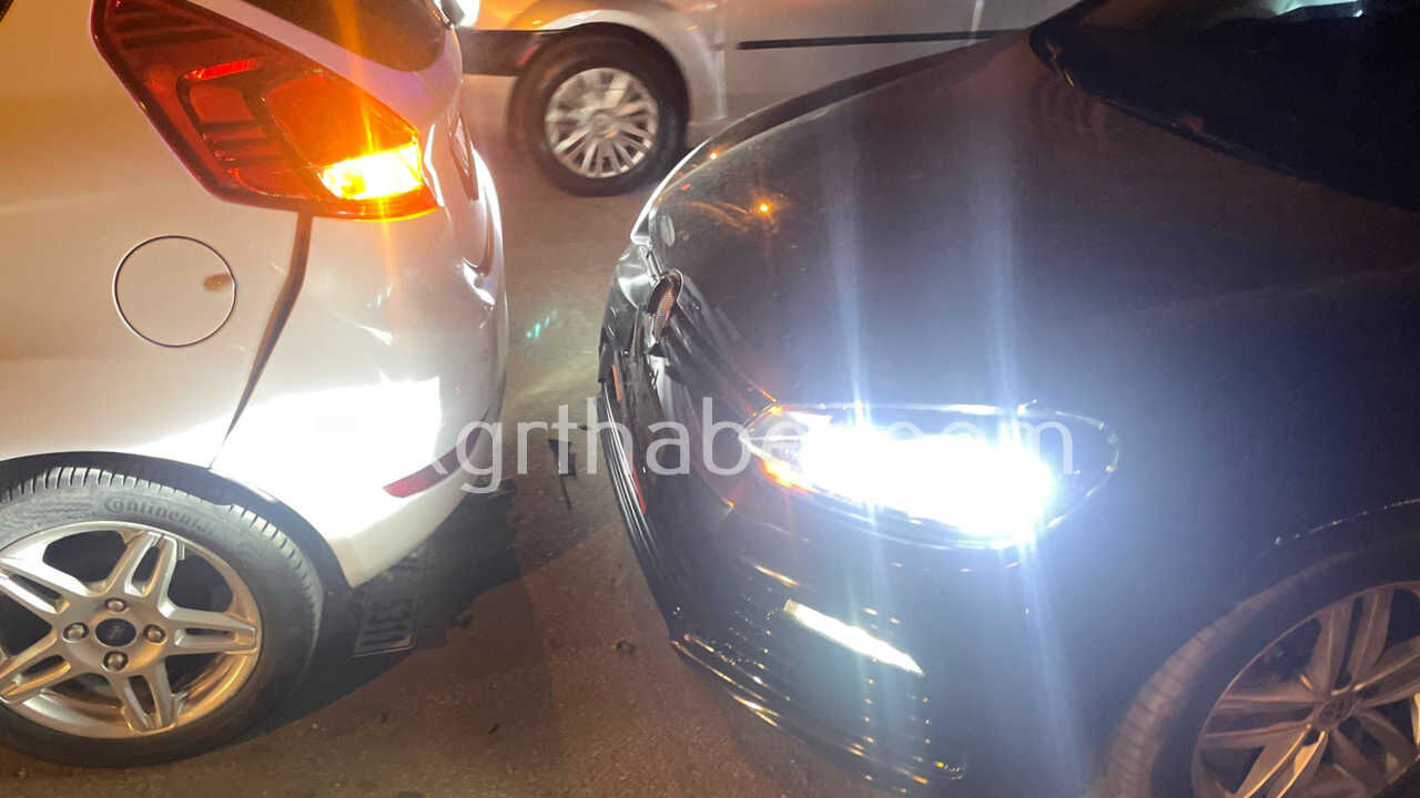 Karamanda Iki Otomobilin Carpistigi Kaza Maddi Hasarla Atlatildi0