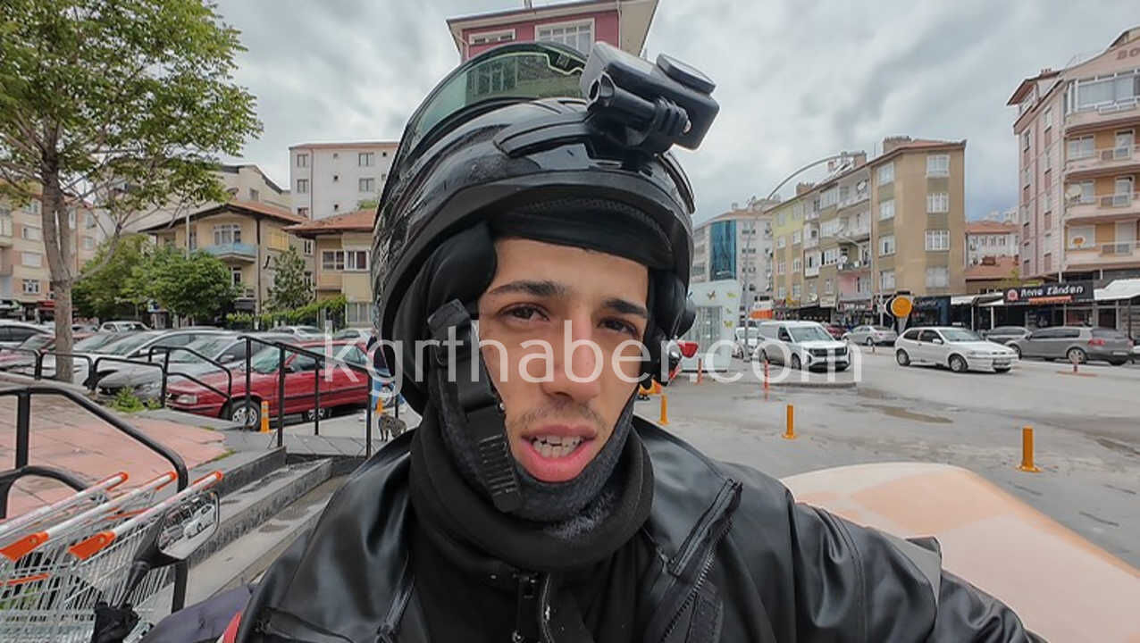 Karamanda Kargo Aracinin Devrilme Ani Kamerada Yaralinin Yardimina Motokurye Kostu7