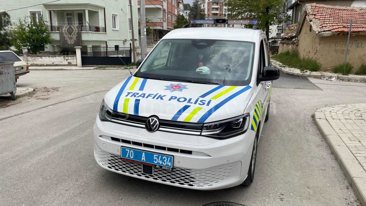 Karamanda Otomobilin Carptigi Ilkokul Ogrencisi Yaralandi3