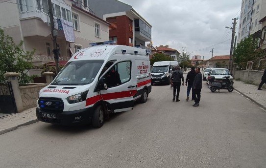 Karamanda Otomobilin Carptigi Ilkokul Ogrencisi Yaralandi5