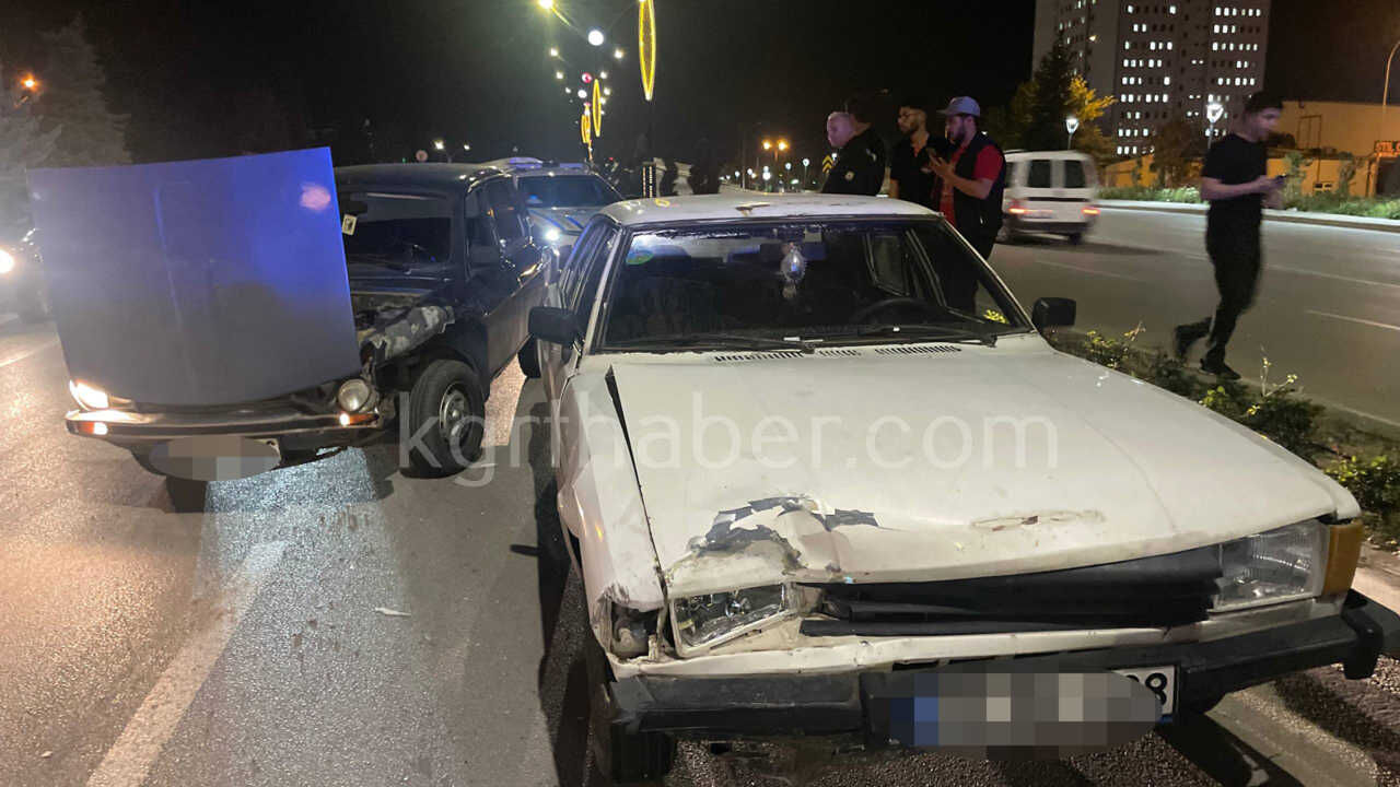 Karamanda Otomobiller Carpisti Sans Eseri Yaralanan Olmadi0