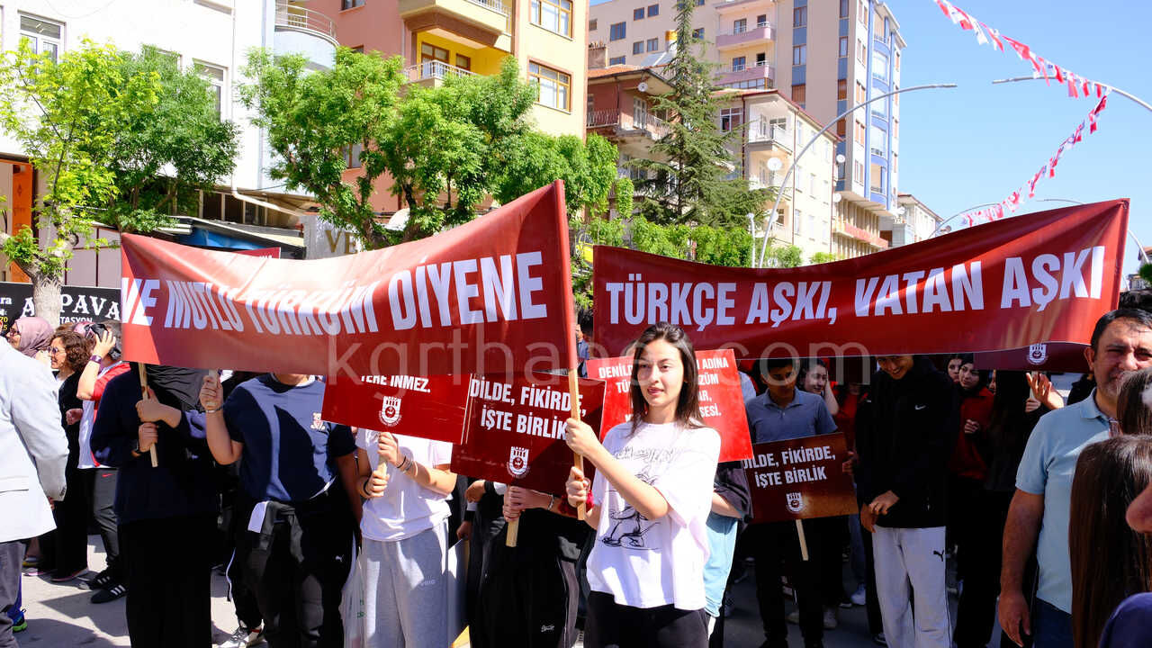 Karamanda Turk Dil Bayrami Coskusu Turk Dili Yuruyusu Gerceklestirildi13