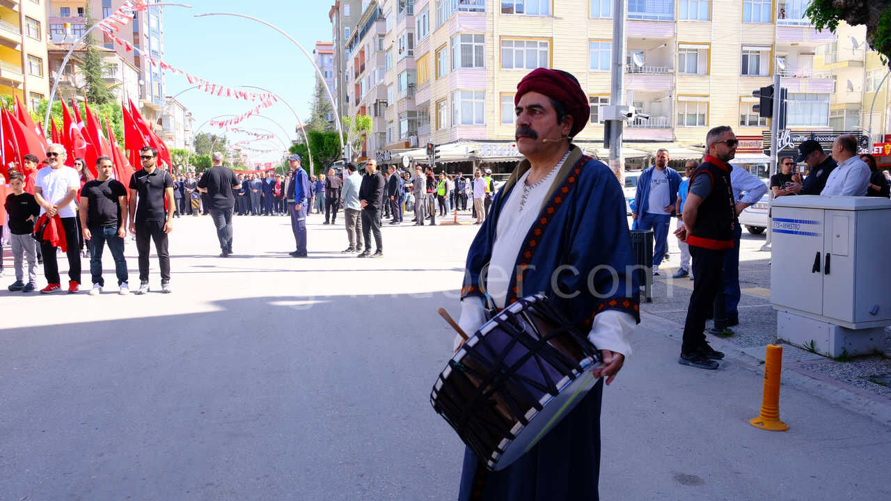 Karamanda Turk Dil Bayrami Coskusu Turk Dili Yuruyusu Gerceklestirildi15