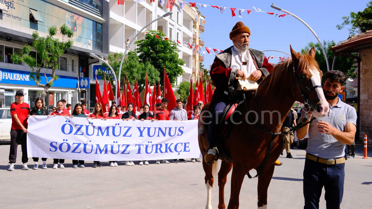 Karamanda Turk Dil Bayrami Coskusu Turk Dili Yuruyusu Gerceklestirildi2
