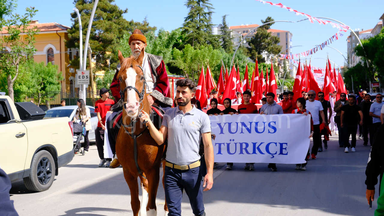 Karamanda Turk Dil Bayrami Coskusu Turk Dili Yuruyusu Gerceklestirildi20