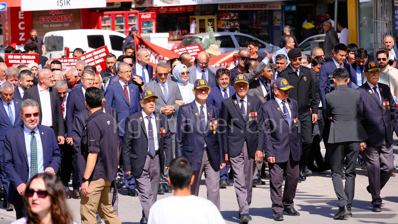 Karamanda Turk Dil Bayrami Coskusu Turk Dili Yuruyusu Gerceklestirildi5