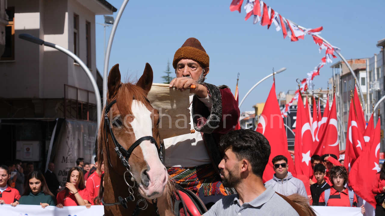 Karamanda Turk Dil Bayrami Coskusu Turk Dili Yuruyusu Gerceklestirildi9