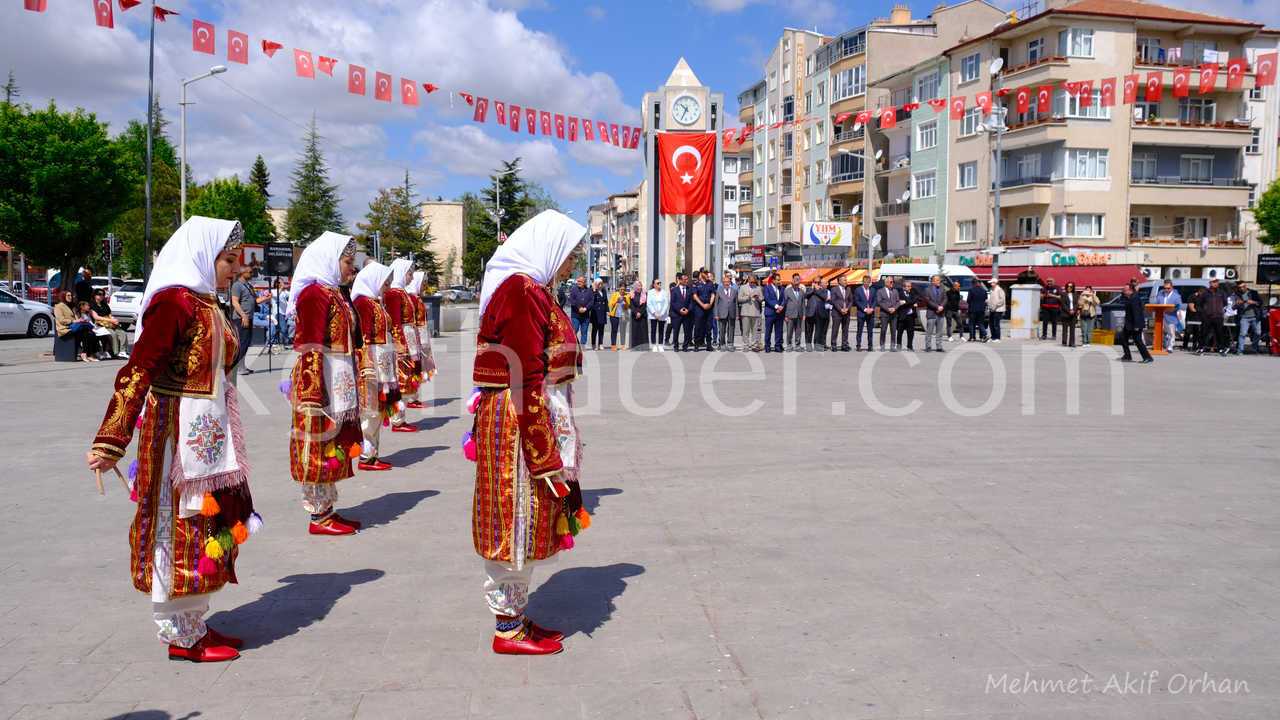 Karamanda Turk Dil Bayrami Kutlamalarinda Renkli Goruntuler12