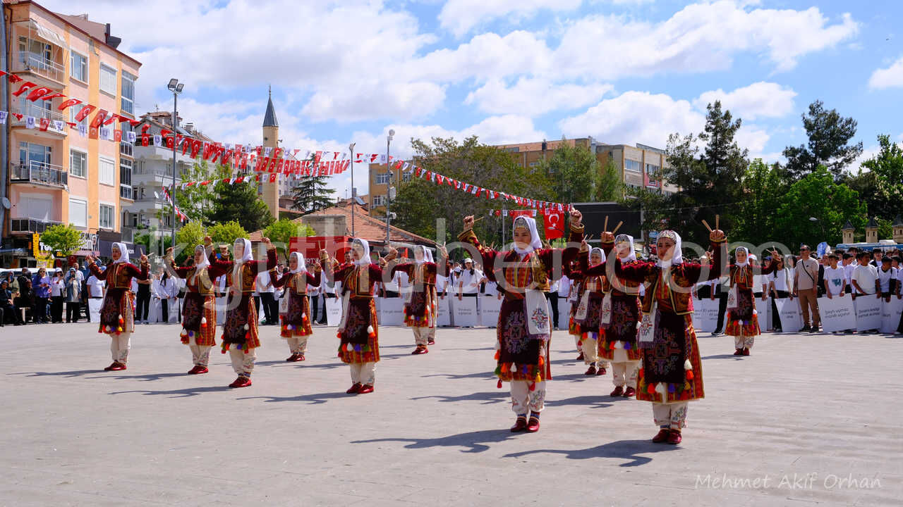 Karamanda Turk Dil Bayrami Kutlamalarinda Renkli Goruntuler13