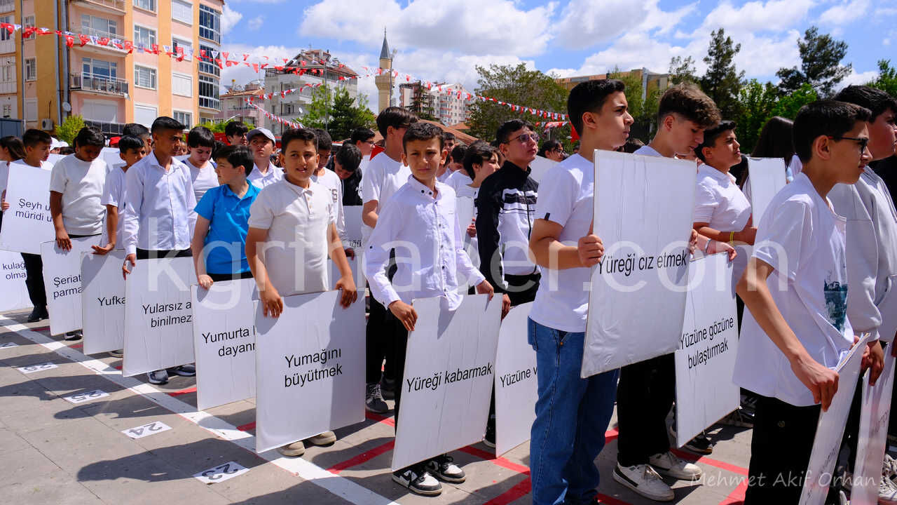 Karamanda Turk Dil Bayrami Kutlamalarinda Renkli Goruntuler15