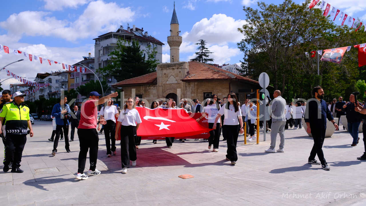 Karamanda Turk Dil Bayrami Kutlamalarinda Renkli Goruntuler9