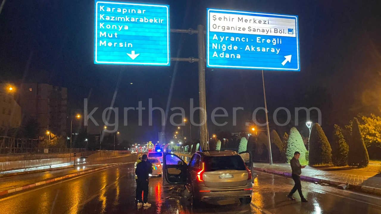 Kontrolden Cikan Cip Trafik Levhasinin Diregine Carpti 1 Yarali8