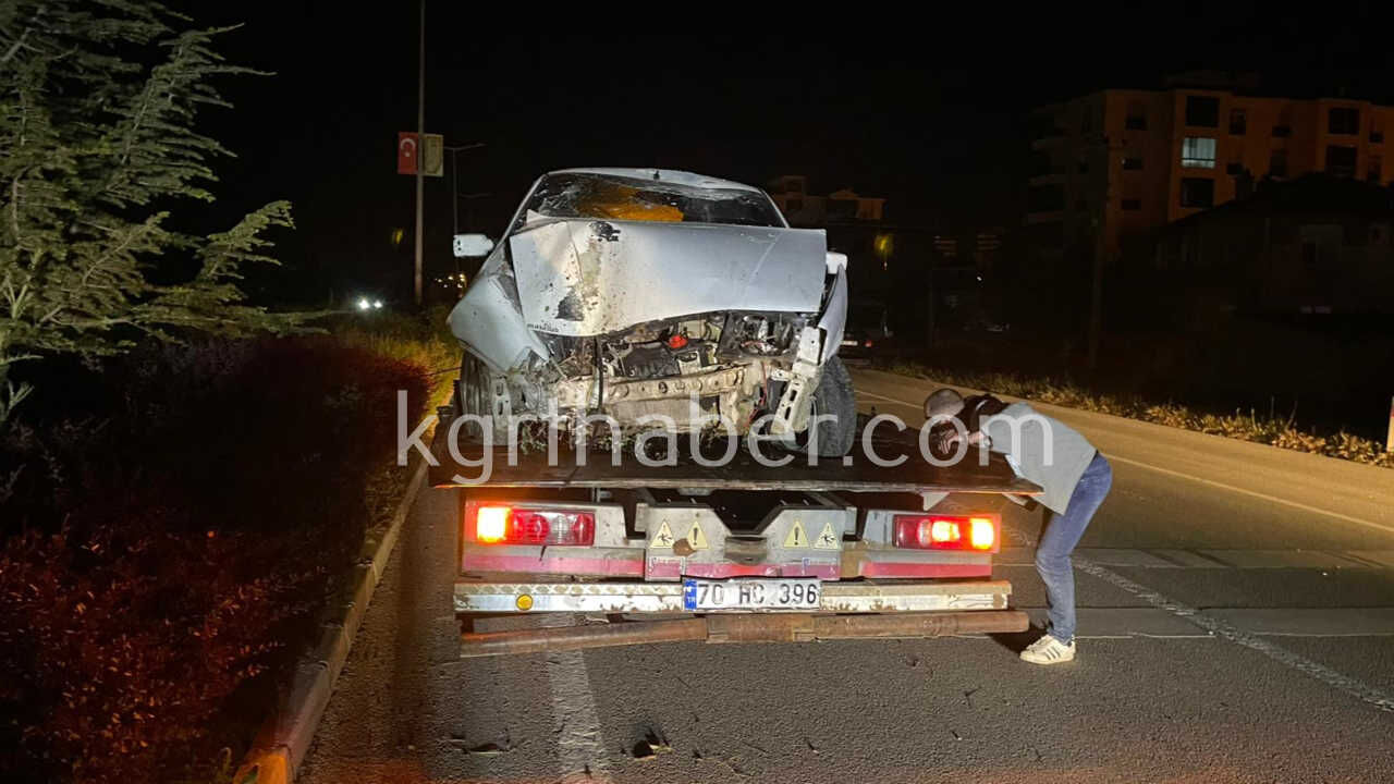 Kontrolden Cikan Otomobil Aydinlatma Diregini Devirdi 1 Yarali10