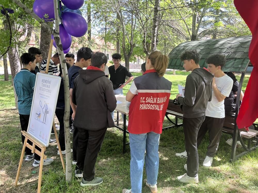 Liseli Ogrencilere Bagimlilik Egitimi 3 Ogrenciye Bisiklet Hediye Edildi (3)