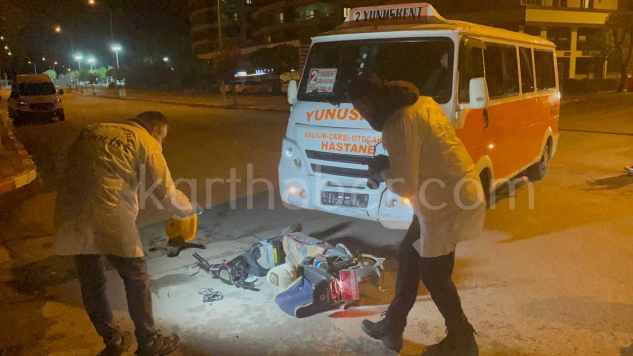 Minibusun Altinda Kalan Elektrikli Bisikletin Surucusu Agir Yaralandi13