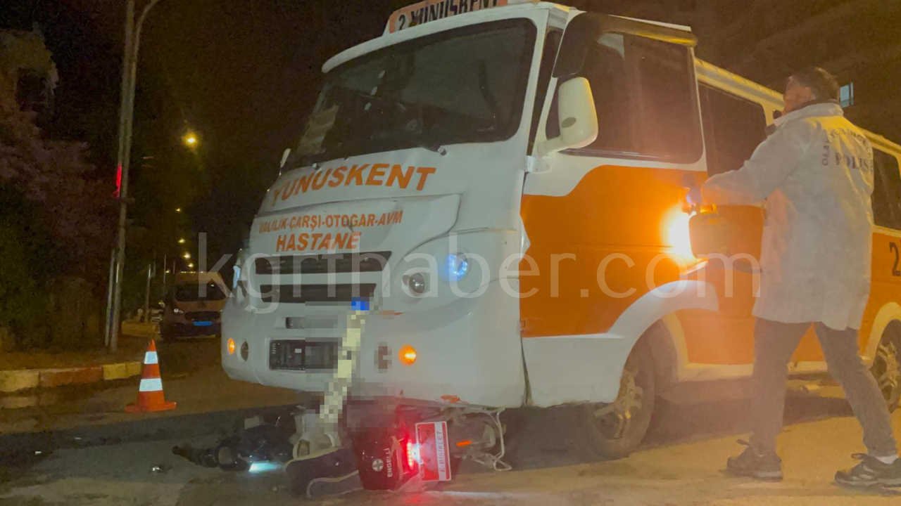 Minibusun Altinda Kalan Elektrikli Bisikletin Surucusu Agir Yaralandi14