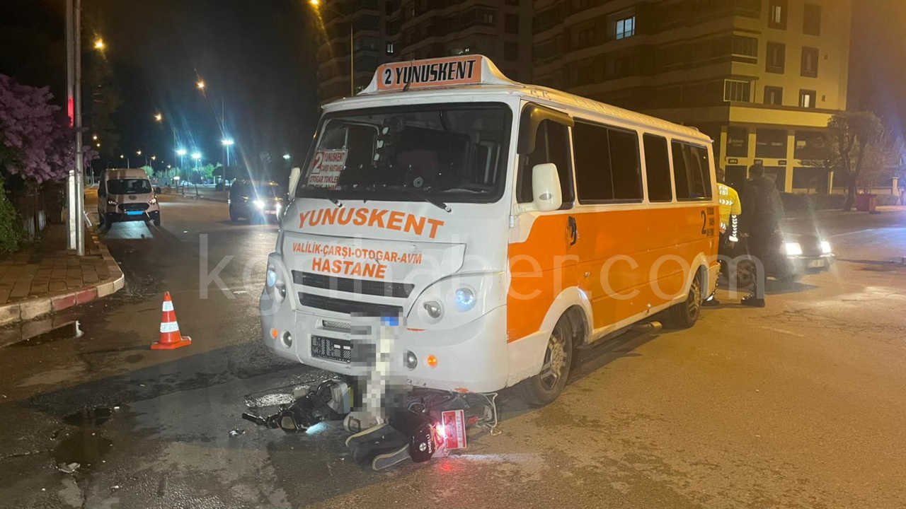 Minibusun Altinda Kalan Elektrikli Bisikletin Surucusu Agir Yaralandi16