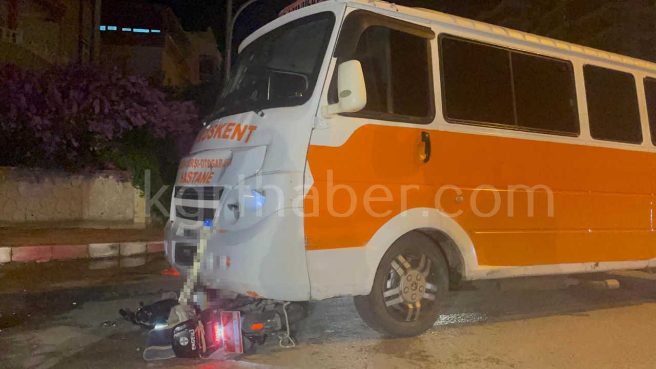 Minibusun Altinda Kalan Elektrikli Bisikletin Surucusu Agir Yaralandi4