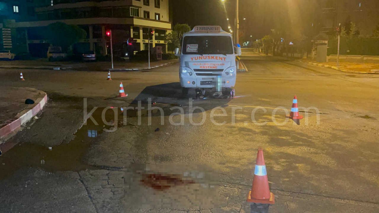Minibusun Altinda Kalan Elektrikli Bisikletin Surucusu Agir Yaralandi6