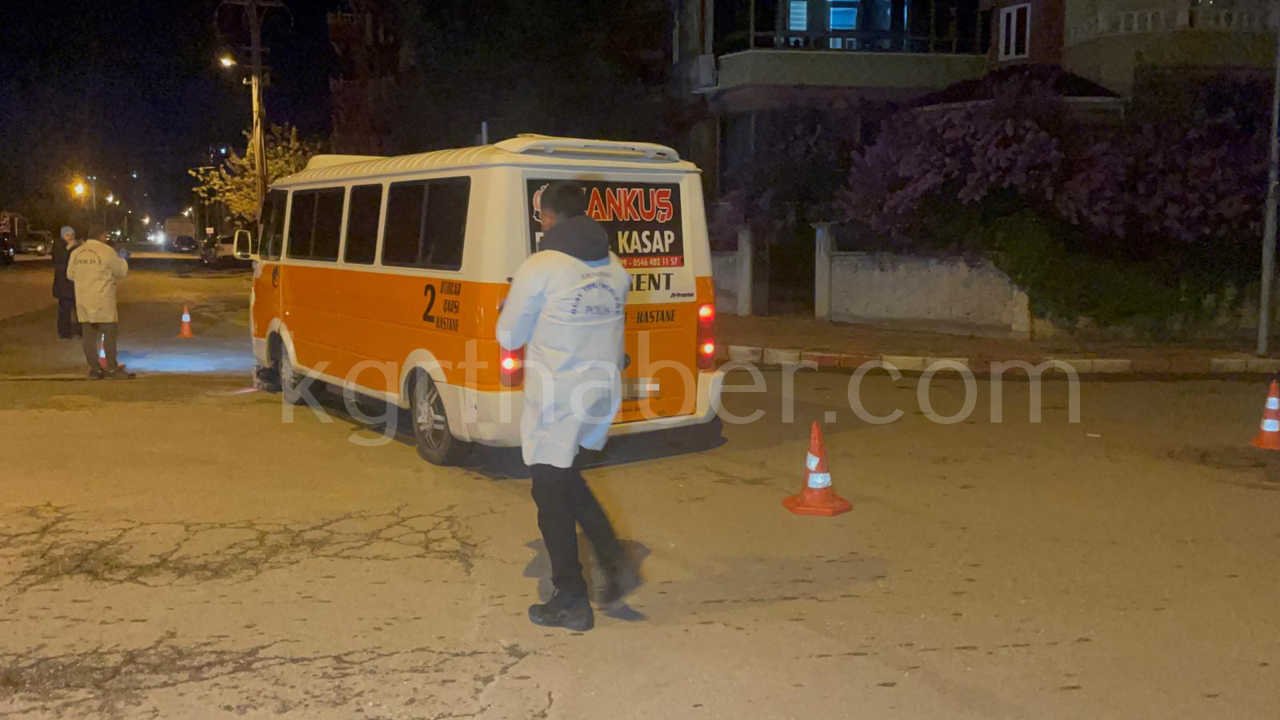 Minibusun Altinda Kalan Elektrikli Bisikletin Surucusu Agir Yaralandi7