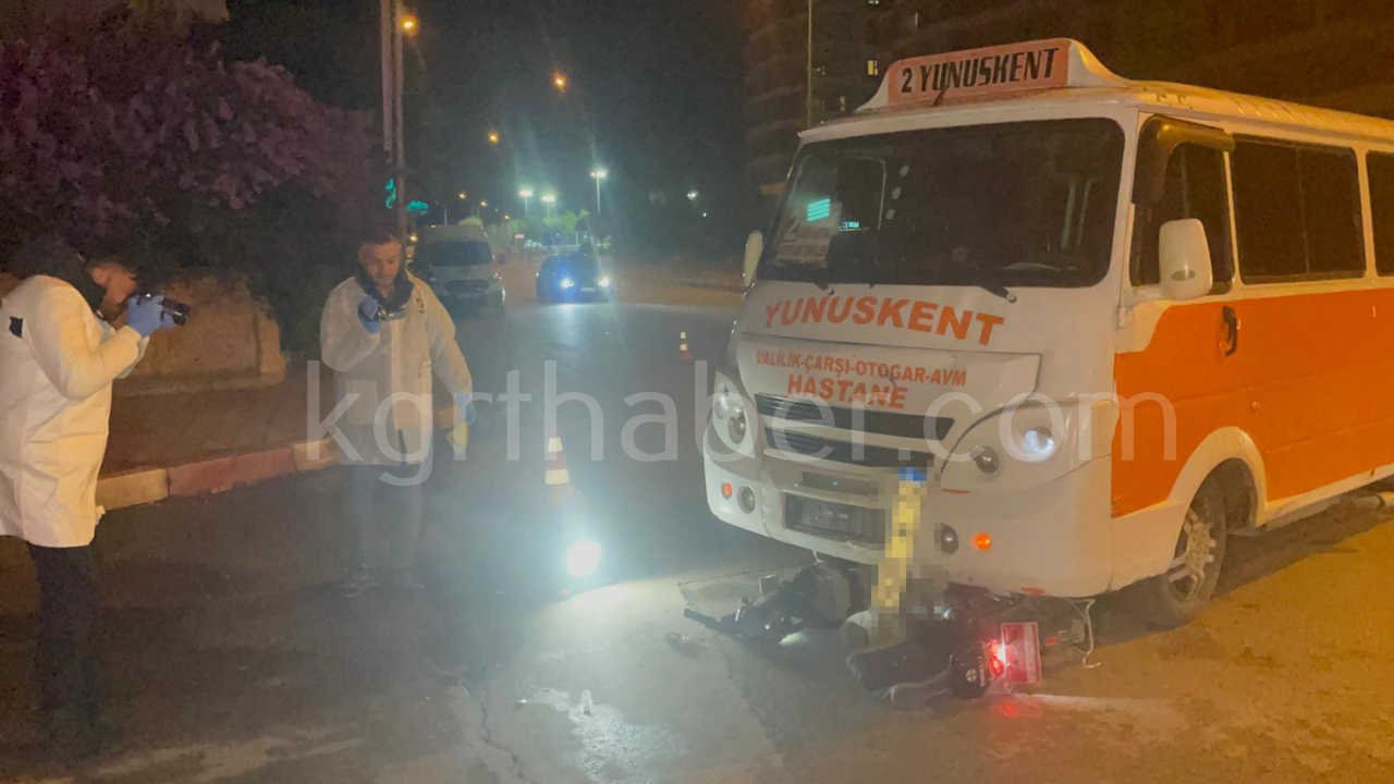Minibusun Altinda Kalan Elektrikli Bisikletin Surucusu Agir Yaralandi8
