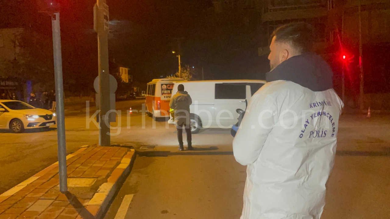 Minibusun Altinda Kalan Elektrikli Bisikletin Surucusu Agir Yaralandi9