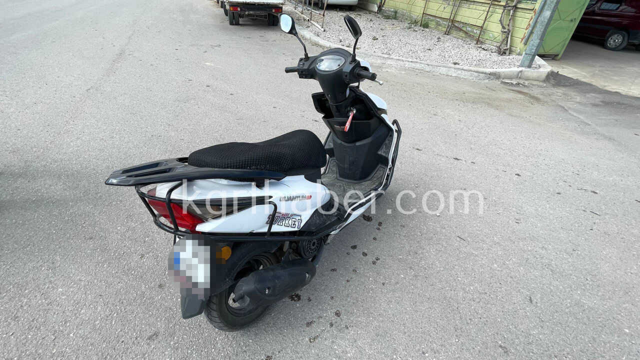 Motosikletin Devrilerek Suruklendigi Kaza Ani Kameraya Yansidi3